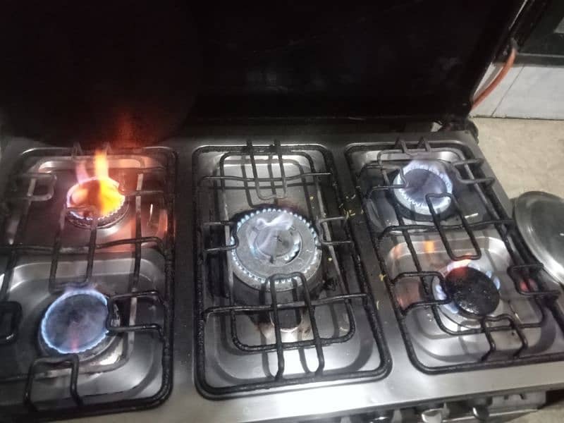 5 burner cooking rang urgent sale bilkul ok hai 0