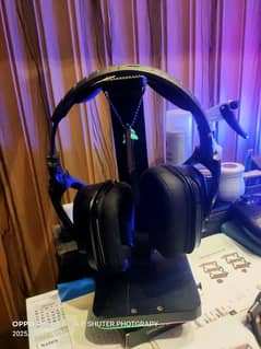 G935 WIRELESS 7.1 SURROUND LIGHTSYNC GAMING HEADSET With Stand