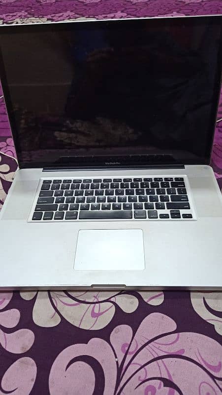 macbook pro 2010 17 inches Screen 0