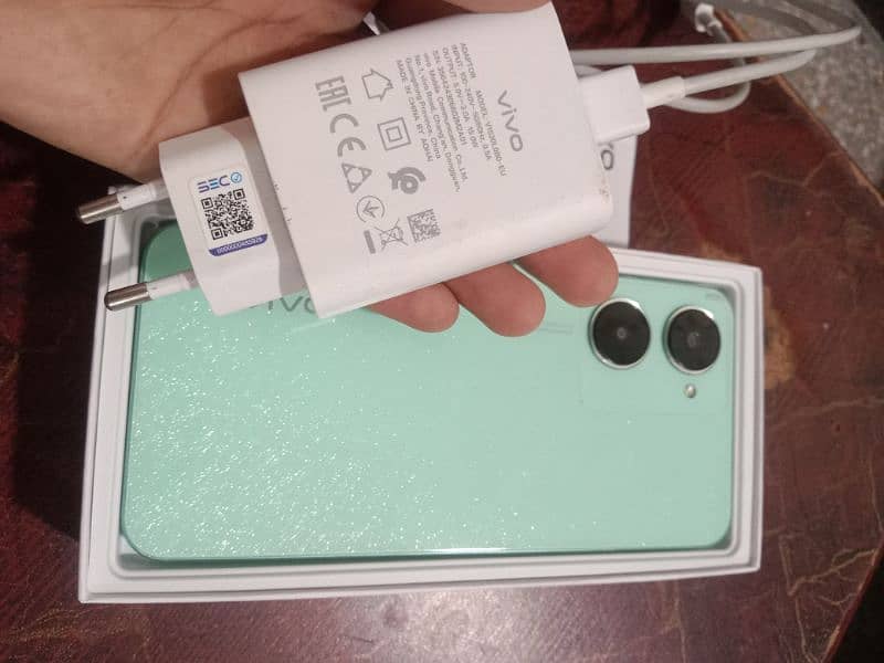 vivo y03 4/64 with box and charger and 4 month officiall warranty 2