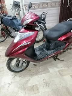 United scooty auto self start new condition 100cc