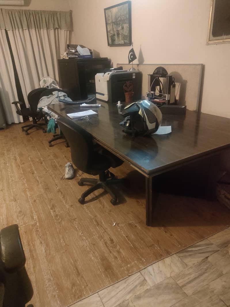 Office Table (8×4) feet in size 0