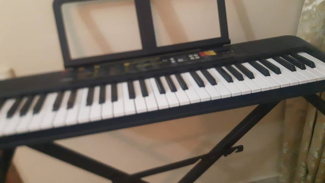 Psr F52 Yamaha keyboard 0