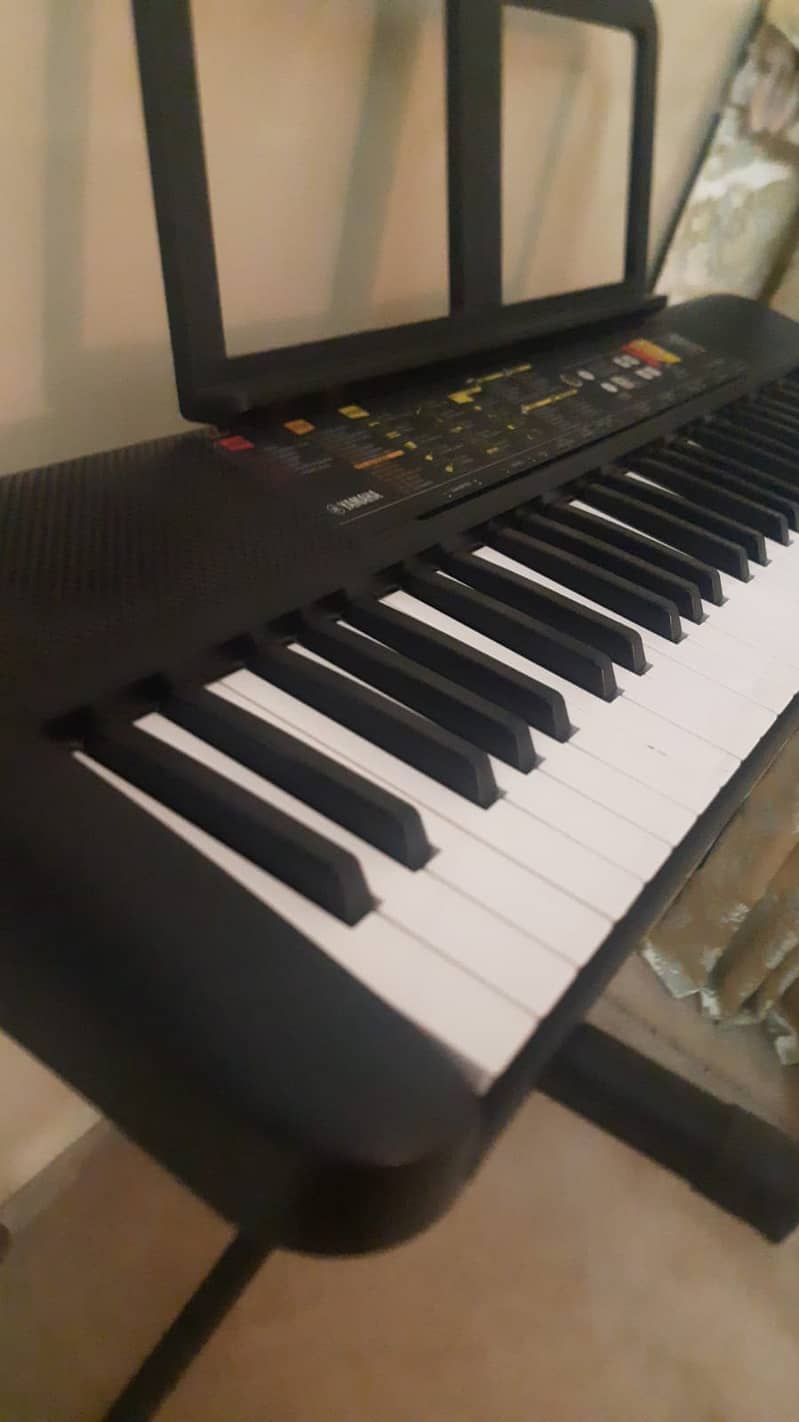 Psr F52 Yamaha keyboard 1