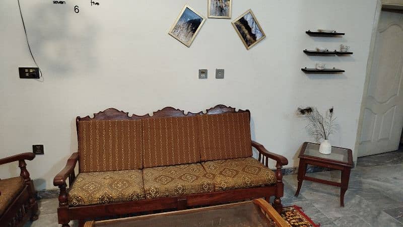 5 seater sheesham sofa in excellent condition 6