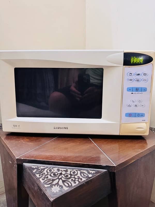 SAMSUNG Microwave Oven 0