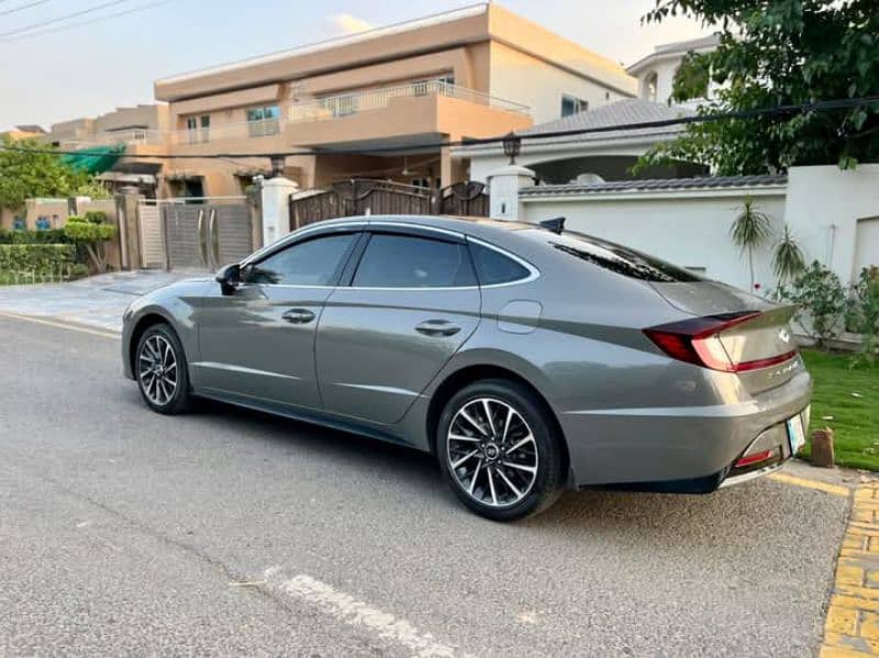 Hyundai Sonata 2022 4