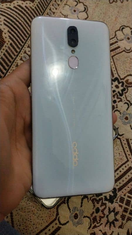 Oppo f11 6-128gb 0