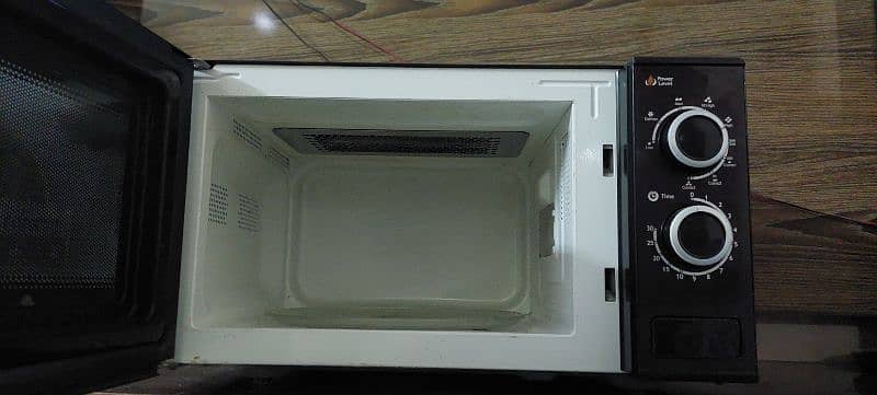 microwave oven 7