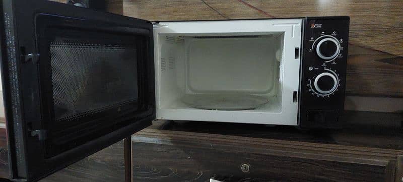 microwave oven 8