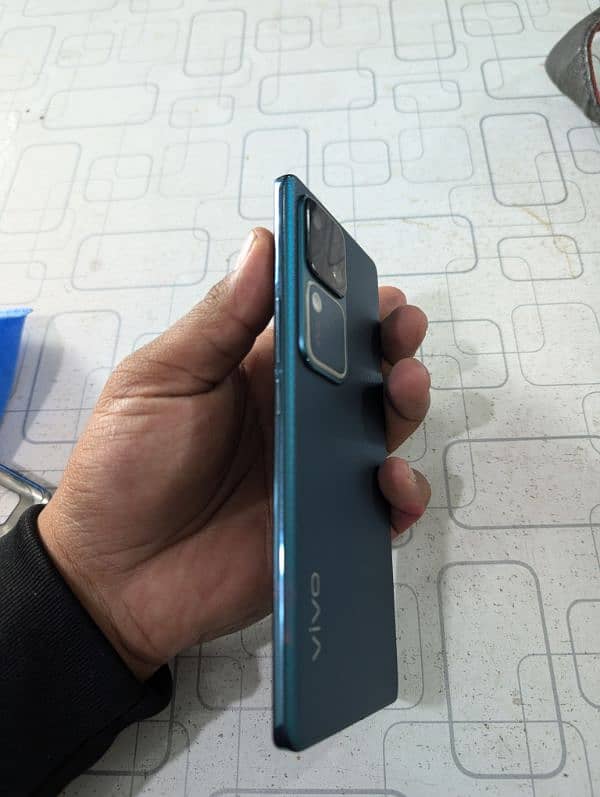 Vivo V30 For Sale 3