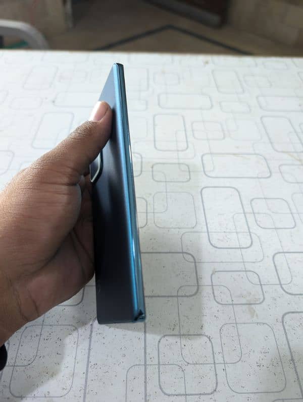 Vivo V30 For Sale 4