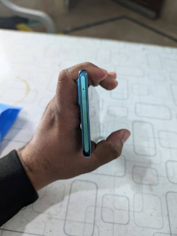 Vivo V30 For Sale 5