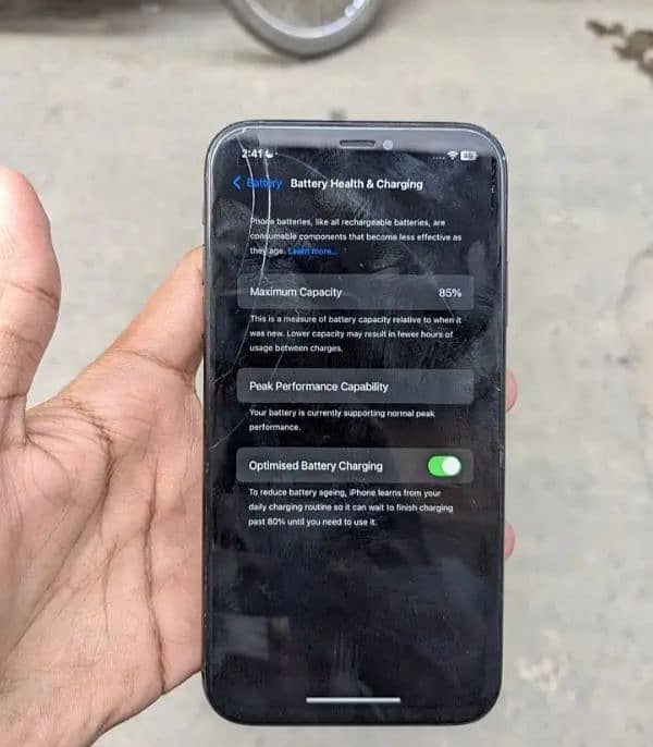 iPhone xr 128gb factory unlock non pta 85 health 3