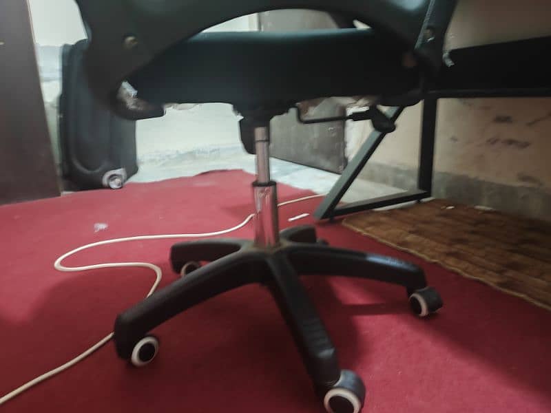 Computer Chair with head rest 360 rotation For Sale 2