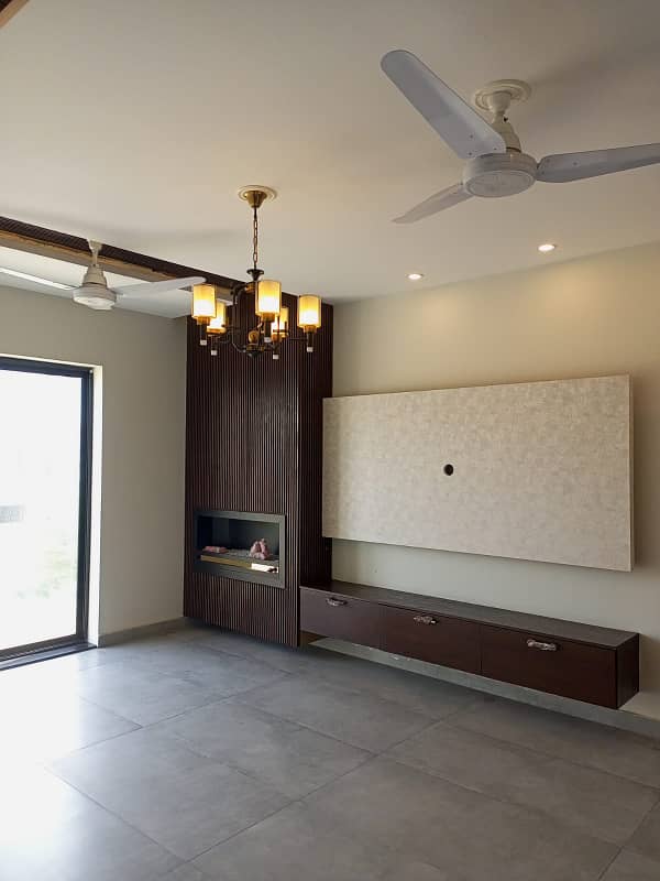 10 Marla Brand New Lower Portion For Rent In Park View City Lahore. 1