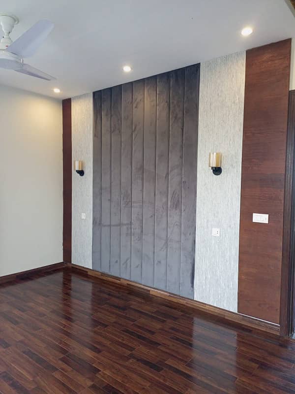 10 Marla Brand New Lower Portion For Rent In Park View City Lahore. 2