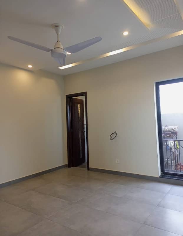 10 Marla Brand New Lower Portion For Rent In Park View City Lahore. 0