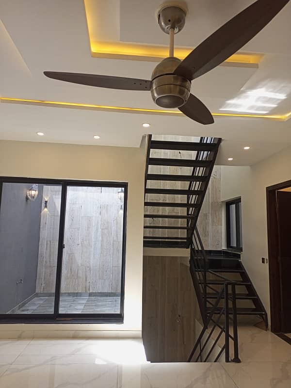 5 Marla Brand New Lower Portion For Rent In Park View City Lahore. 2