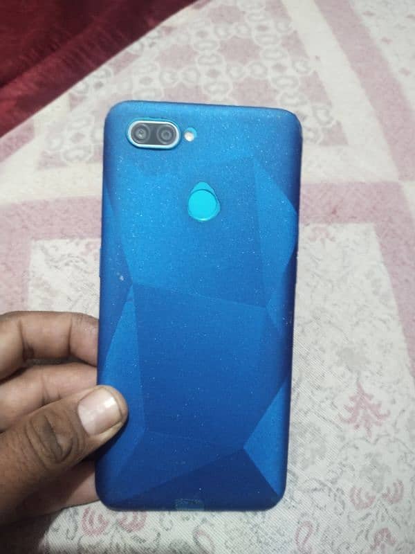 i am selling oppo A12s 3gb 32gb. 2