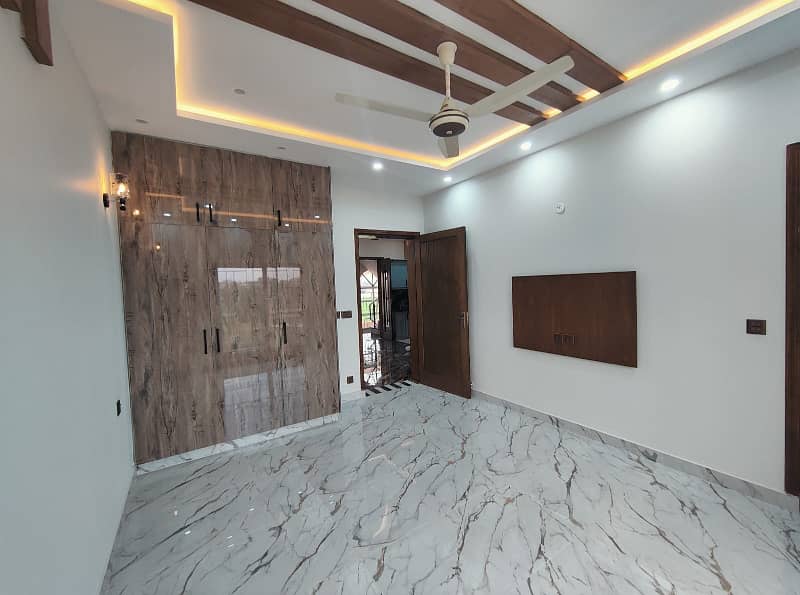 5 Marla Beautifully designed house For Rent In Park View City Lahore. 8