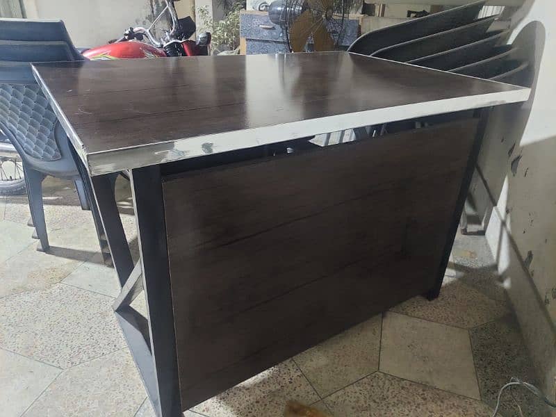 Office table for sale 0