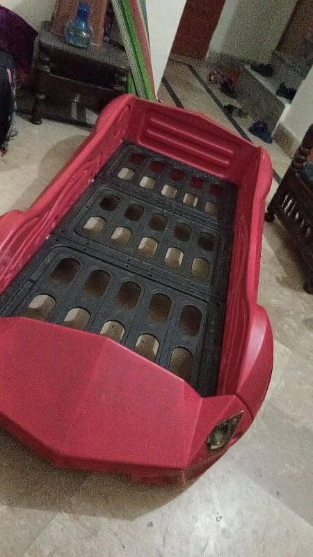 car bed made of fibre plastic 1