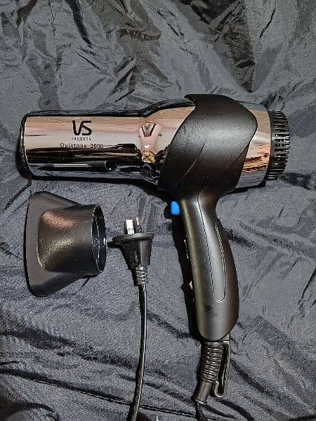 Hair Dryer by "Vidal Sassoon" London Brand. 2