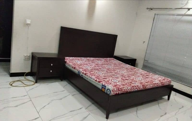 Wooden  Queen size bed set with mattress 0