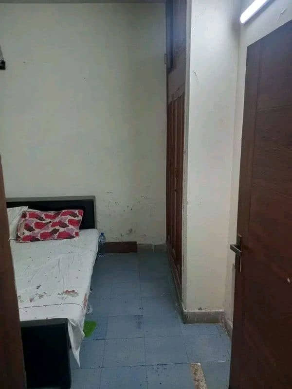 Furnish room available in G10/1 for male only 1