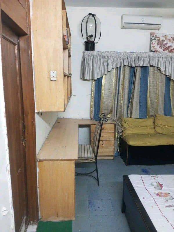 Furnish room available in G10/1 for male only 3