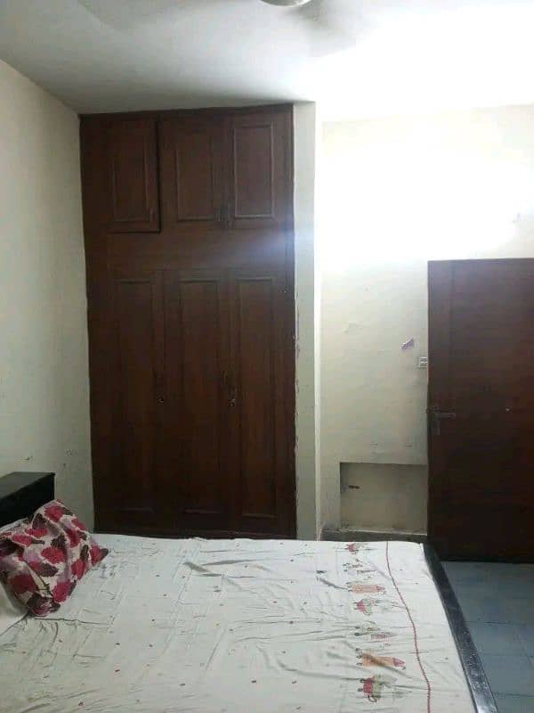 Furnish room available in G10/1 for male only 4