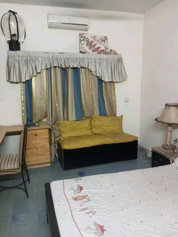 Furnish room available in G10/1 for male only 8