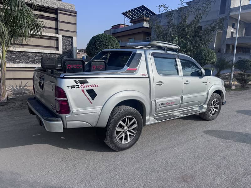 Toyota Hilux 2010 invincible 3