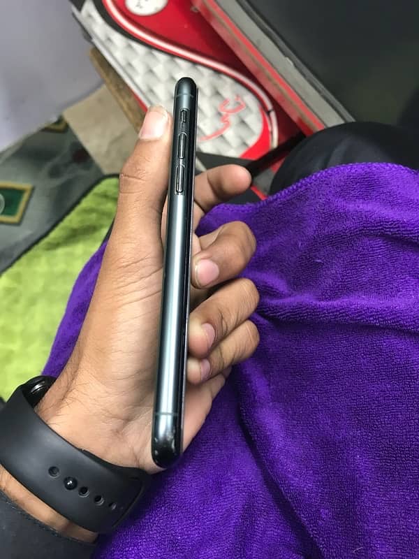 IPhone 11 pro 256 gb factory unlock 8