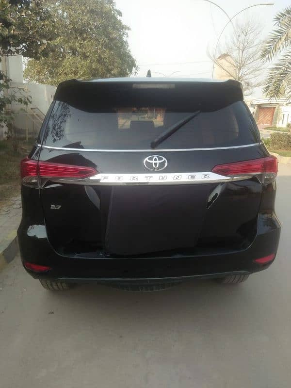 Toyota Fortuner V 2021 1