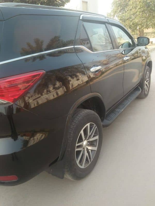 Toyota Fortuner V 2021 6