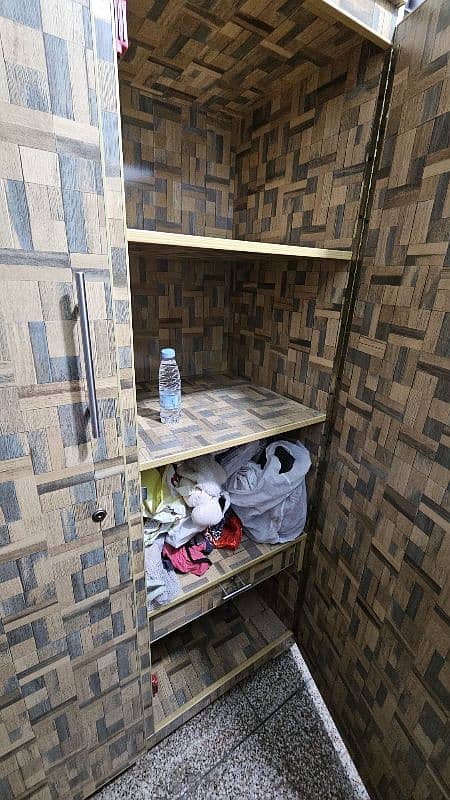 wardrobe wooden almari in best condition 4