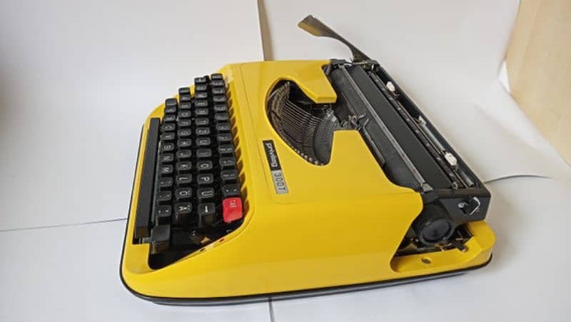 Manual Portable Urdu/English/Arabic Typewriter available 12