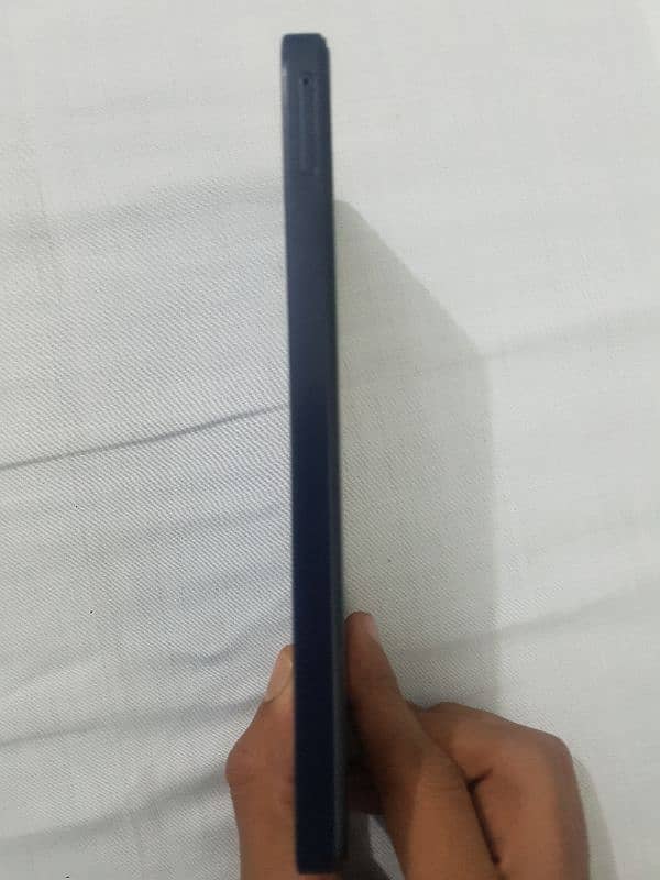 Non pta 128g 6gb ram 10 by 10 condition 2