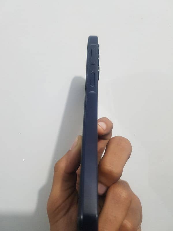 Non pta 128g 6gb ram 10 by 10 condition 4