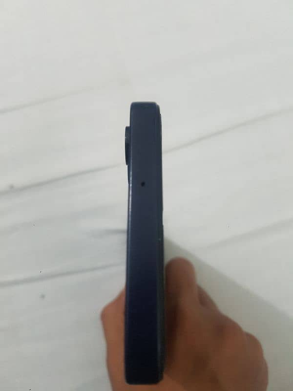 Non pta 128g 6gb ram 10 by 10 condition 5