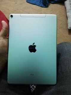 ipad pro 2017 10.5" panel Damage urgent Sale