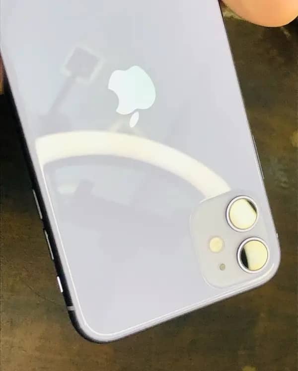 EXCHANGE POSSIBLE IPHONE 11 10/10 condition FACTORY UNLOCKED NON PTA 1