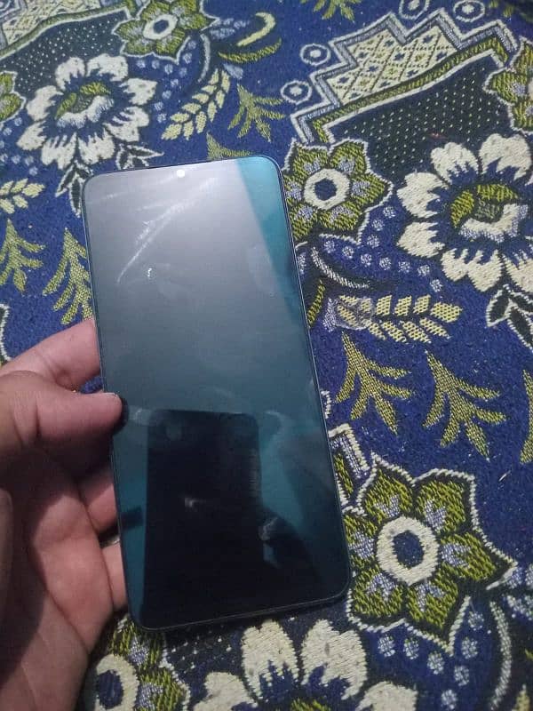 Redmi 13 C new hai bilkul bas box ghum. gaya hai 5months use kea hai 1