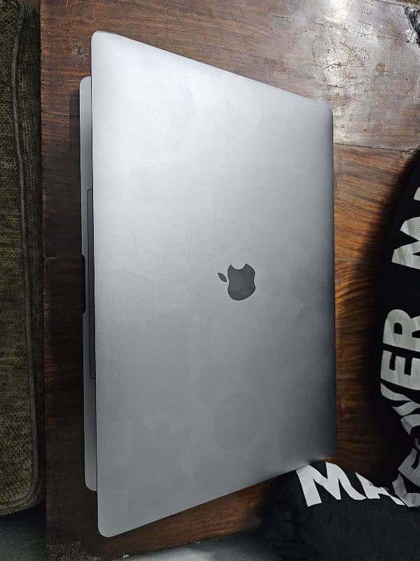 Macbook Pro 2017 15 inches 16/512gb 2gb gpu 1