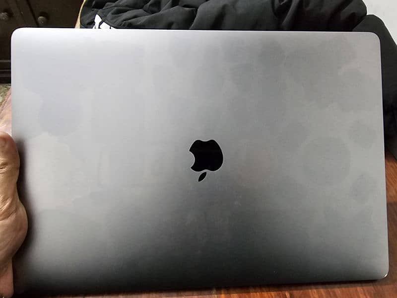 Macbook Pro 2017 15 inches 16/512gb 2gb gpu 0