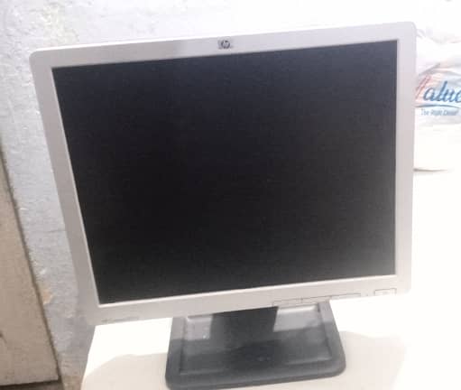 HP L1710 LCD Monitor 0