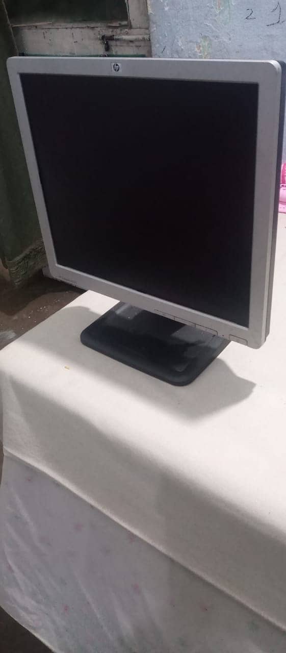 HP L1710 LCD Monitor 2