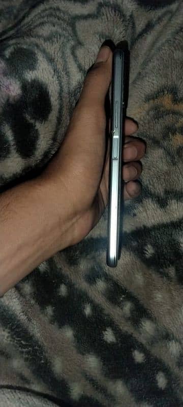 I am selling vivo y33s all ok pta approved 1